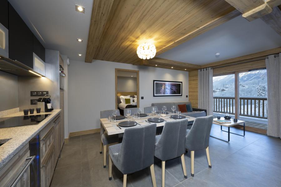Rent in ski resort 3 room apartment 6 people (Mont Blanc view) - Les Chalets Eléna - Les Houches - Dining area