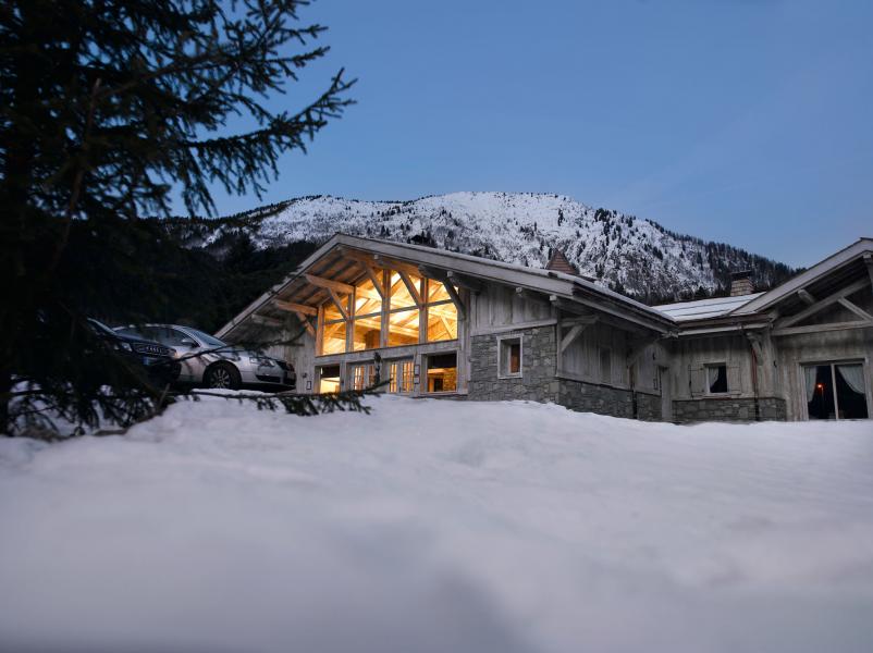 Vacances en montagne Résidence Boutique Le Hameau de Pierre Blanche - Les Houches - Extérieur hiver