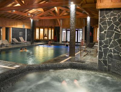 Soggiorno sugli sci Résidence Boutique Le Hameau de Pierre Blanche - Les Houches - Jacuzzi