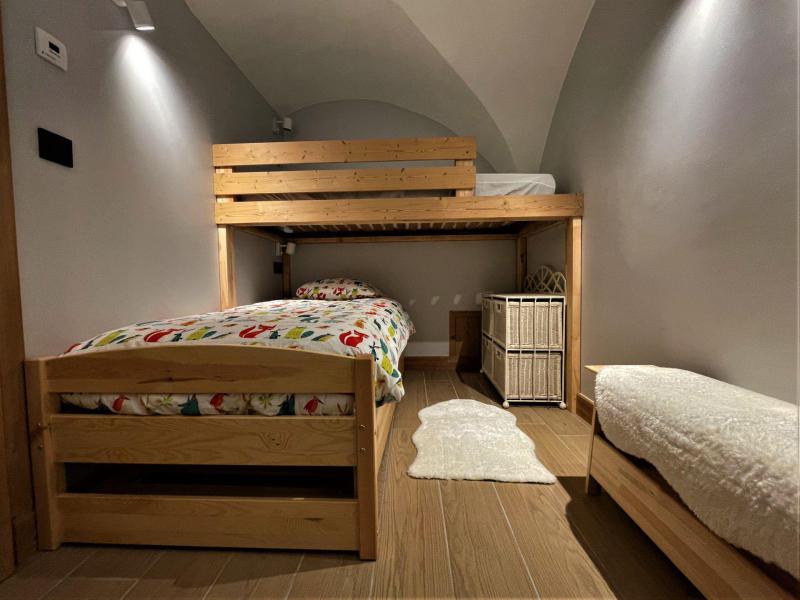 Rent in ski resort 4 room triplex chalet 6 people (CHASTER) - Chalet Aster - Les Menuires - Bedroom