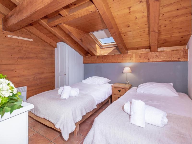 Rent in ski resort 9 room chalet 15 people - Chalet Bettaix Eden - Les Menuires - Bedroom