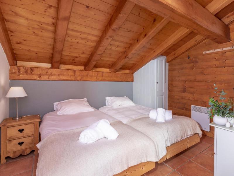 Rent in ski resort 9 room chalet 15 people - Chalet Bettaix Eden - Les Menuires - Bedroom