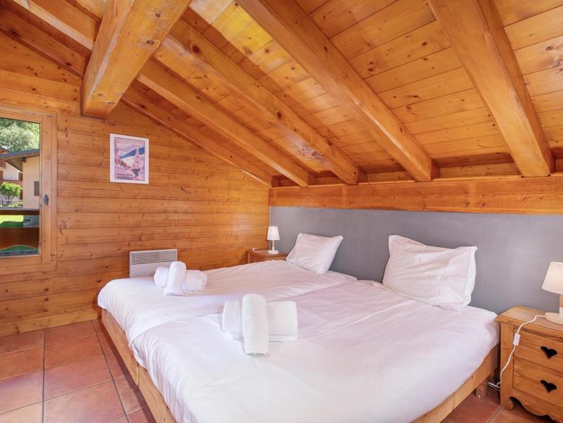 Rent in ski resort 9 room chalet 15 people - Chalet Bettaix Eden - Les Menuires - Bedroom