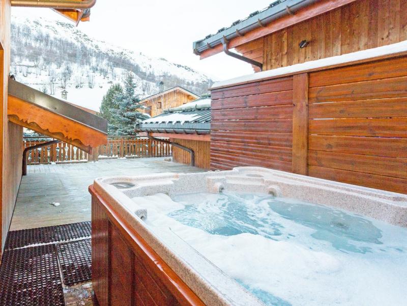 Rent in ski resort 9 room chalet 15 people - Chalet Bettaix Eden - Les Menuires - Jacuzzi