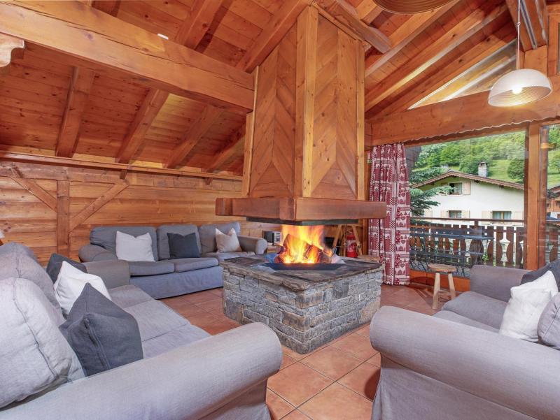 Rent in ski resort 9 room chalet 15 people - Chalet Bettaix Eden - Les Menuires - Living room