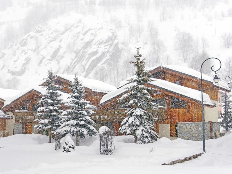 Rent in ski resort 9 room chalet 15 people - Chalet Bettaix Eden - Les Menuires - Winter outside