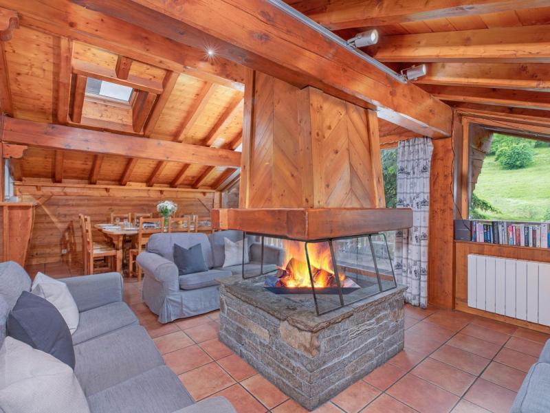 Rent in ski resort 8 room chalet 15 people - Chalet Bettaix Rose - Les Menuires - Living room