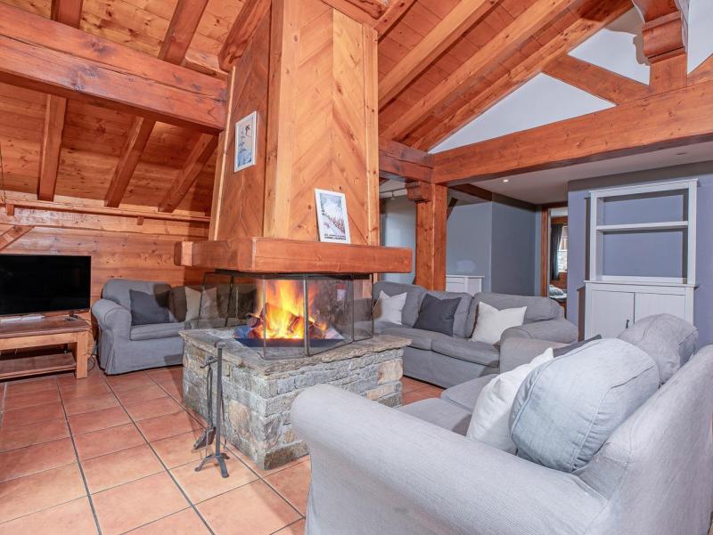 Rent in ski resort 8 room chalet 15 people - Chalet Bettaix Rose - Les Menuires - Living room