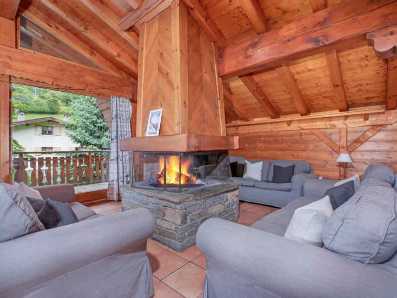 Rent in ski resort 8 room chalet 15 people - Chalet Bettaix Rose - Les Menuires - Living room