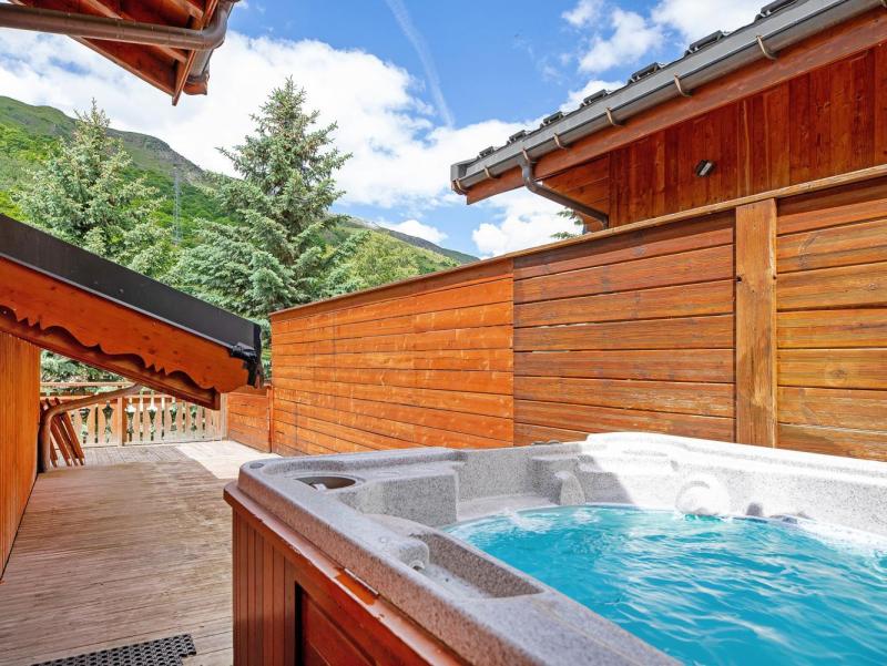 Rent in ski resort 8 room chalet 15 people - Chalet Bettaix Rose - Les Menuires - Jacuzzi