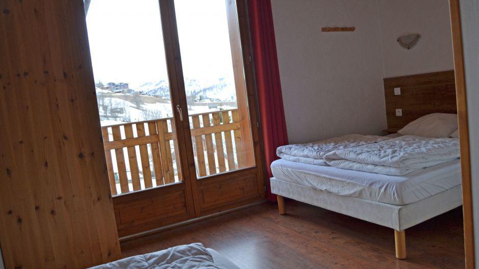 Rent in ski resort Chalet Brequin - Les Menuires - Bedroom