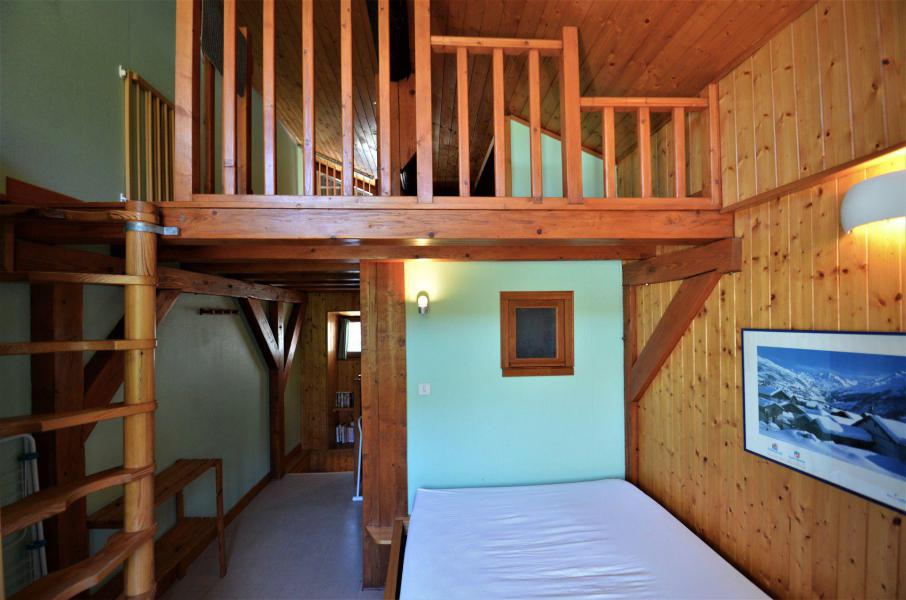 Rent in ski resort 2 room duplex apartment 2 people - Chalet Clochette - Les Menuires - Bedroom