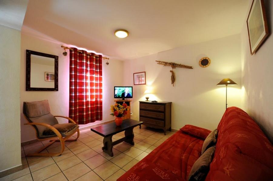 Rent in ski resort 3 room apartment 6 people - Chalet Cristal - Les Menuires - Living room