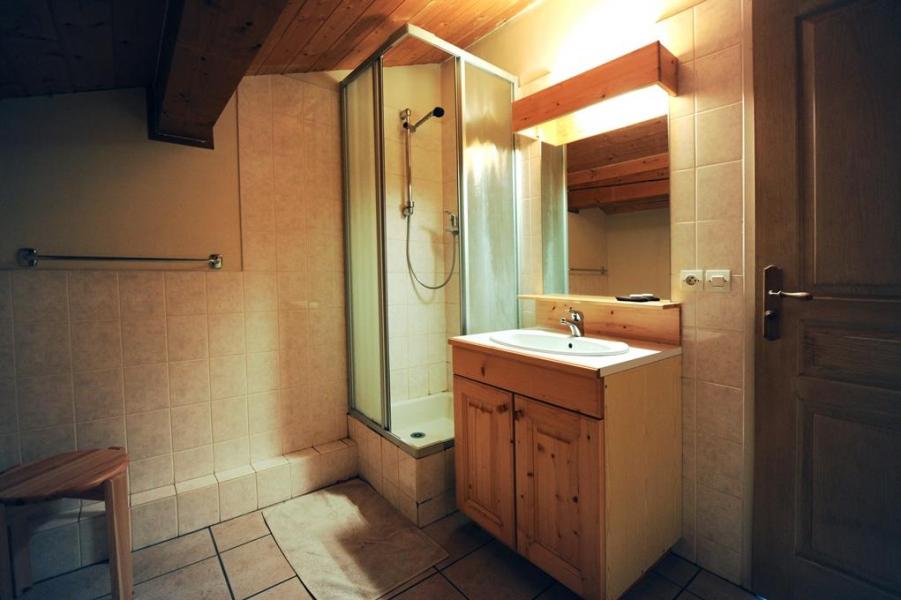 Rent in ski resort 4 room duplex apartment 10 people - Chalet Cristal - Les Menuires - Shower