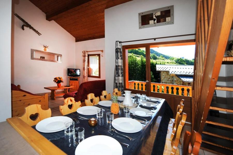 Rent in ski resort 4 room duplex apartment 10 people - Chalet Cristal - Les Menuires - Table