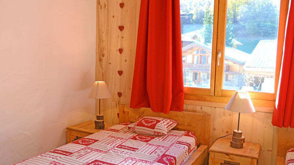 Rent in ski resort Chalet du Berger - Les Menuires - Bedroom