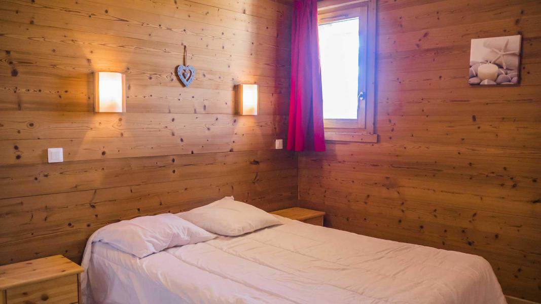 Аренда на лыжном курорте Chalet Eglantier - Les Menuires - Двухспальная кровать