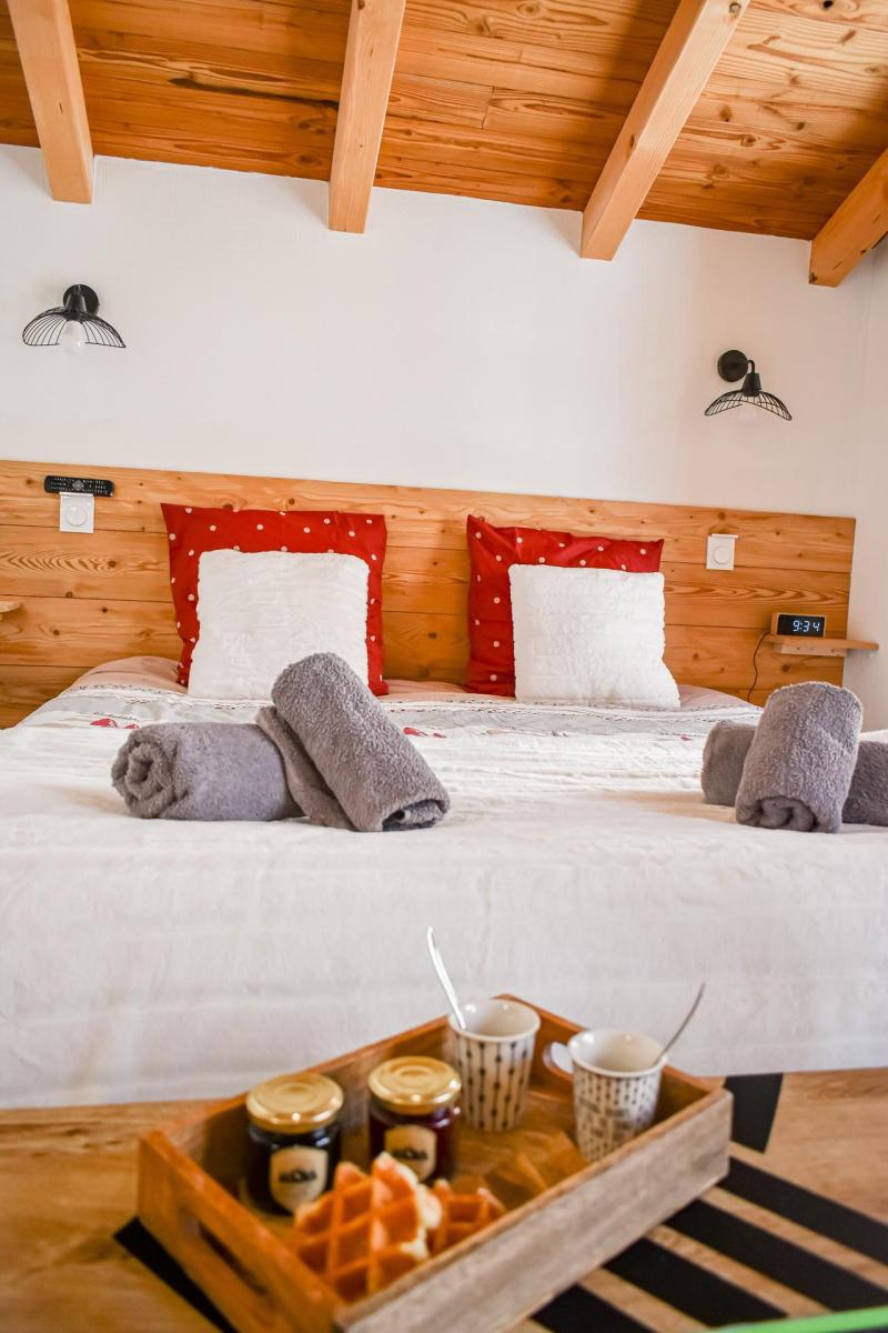 Rent in ski resort 5 room triplex chalet 10 people (MARCEL) - Chalet Eterlou - Les Menuires - Bedroom