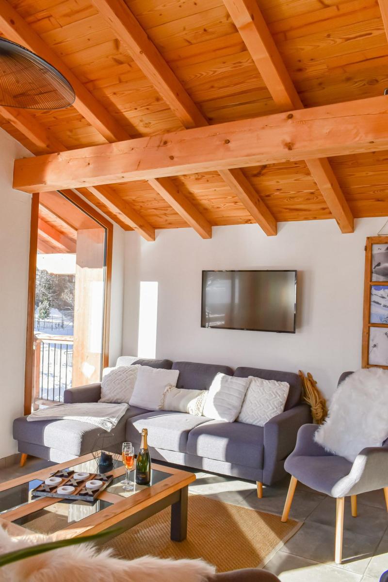 Rent in ski resort 5 room triplex chalet 10 people (MARCEL) - Chalet Eterlou - Les Menuires - Living room