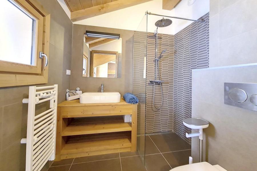 Rent in ski resort 6 room triplex chalet 12 people (ROCHER) - Chalet Eterlou - Les Menuires - Apartment