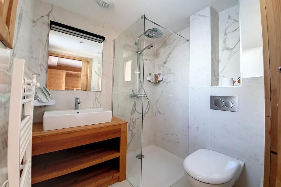 Rent in ski resort 6 room triplex chalet 12 people (ROCHER) - Chalet Eterlou - Les Menuires - Apartment
