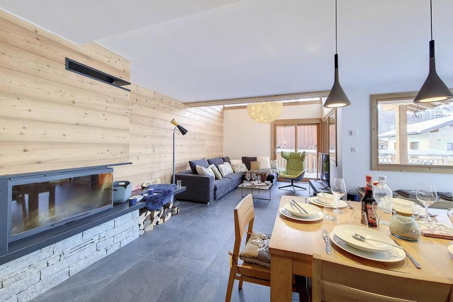 Rent in ski resort 6 room triplex chalet 12 people (ROCHER) - Chalet Eterlou - Les Menuires - Living room