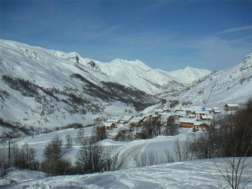 Location au ski Chalet le Cristal - Les Menuires - Extérieur hiver