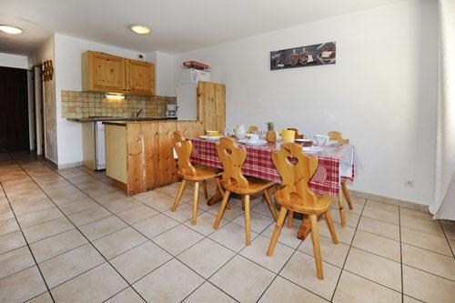 Rent in ski resort 3 room apartment 6 people (2) - Chalet le Cristal - Les Menuires - Dining area