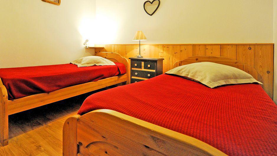 Rent in ski resort 4 room duplex apartment 10 people (4) - Chalet le Cristal - Les Menuires - Bedroom