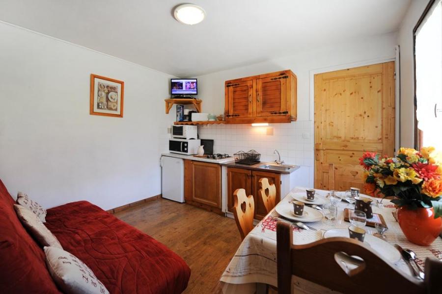 Rent in ski resort 2 room apartment sleeping corner 4 people - Chalet le Génépi - Les Menuires - Living room