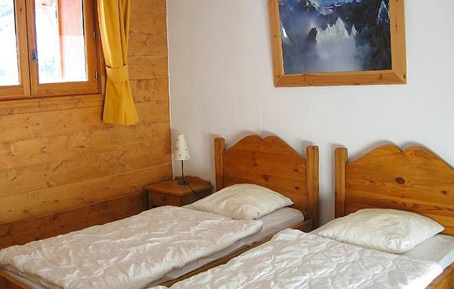 Rent in ski resort Chalet les Marmottes - Crintallia - Les Menuires - Bedroom