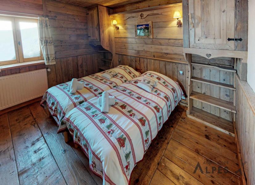 Rent in ski resort 8 room triplex chalet 15 people - Chalet Nécou - Les Menuires - Apartment