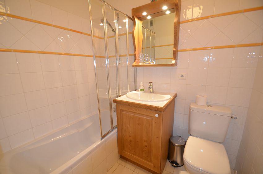 Location au ski Appartement 4 pièces 6 personnes (B4) - Chalets du Doron - Les Menuires - Salle de bain