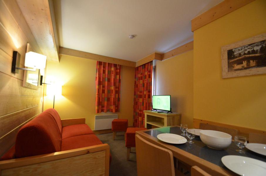 Rent in ski resort 2 room apartment 4 people (104) - La Résidence Aconit - Les Menuires - Living room