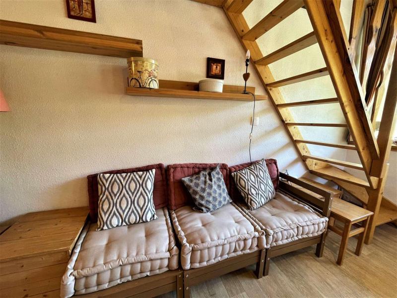 Rent in ski resort 3 room mezzanine apartment 6 people (B135) - La Résidence Asters - Les Menuires - Living room