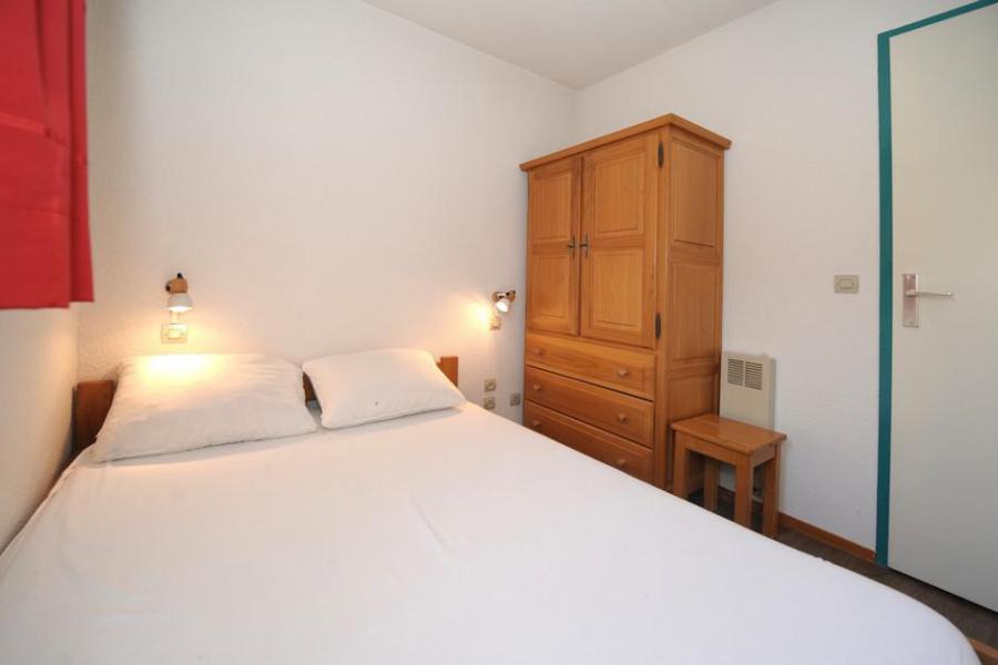 Rent in ski resort 2 room apartment sleeping corner 4 people (45) - La Résidence Bellevue - Les Menuires - Bedroom
