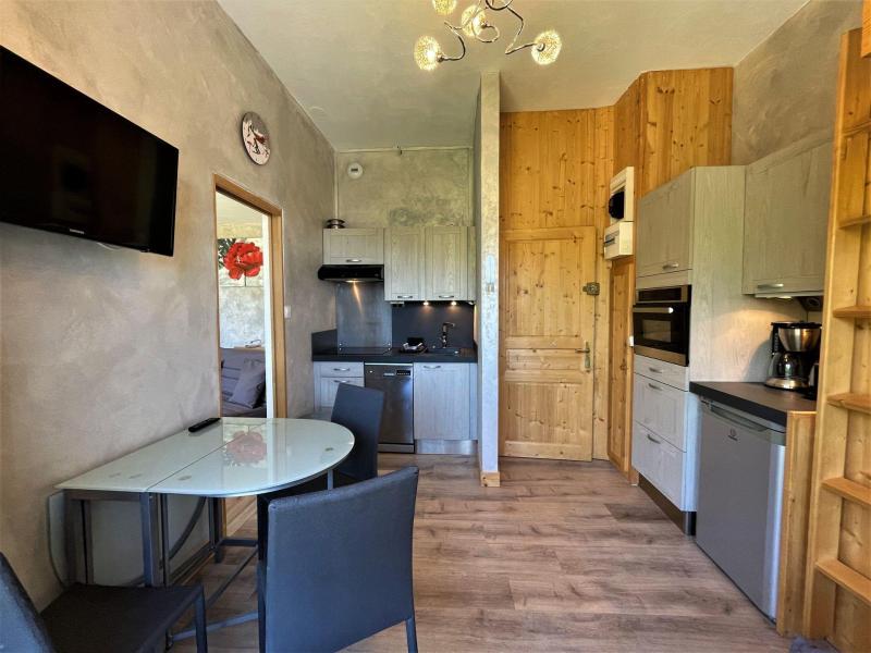 Rent in ski resort 2 room apartment 4 people (1320) - La Résidence Caron - Les Menuires - Living room