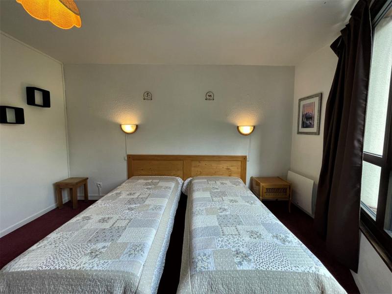 Rent in ski resort 2 room apartment 5 people (201) - La Résidence Caron - Les Menuires - Bedroom