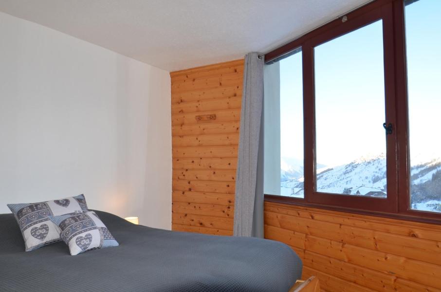 Rent in ski resort 4 room duplex apartment 8 people (1518) - La Résidence Caron - Les Menuires - Bedroom