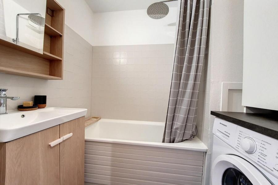 Rent in ski resort 3 room apartment 4 people (0709) - La Résidence Combes - Les Menuires - Bath-tub