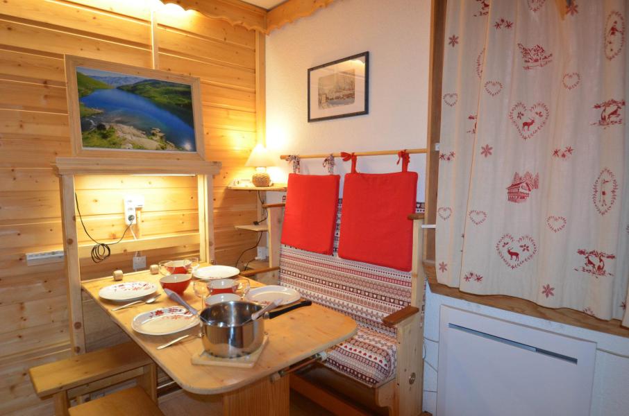 Rent in ski resort Studio 2 people (4) - La Résidence Génépi - Les Menuires - Living room