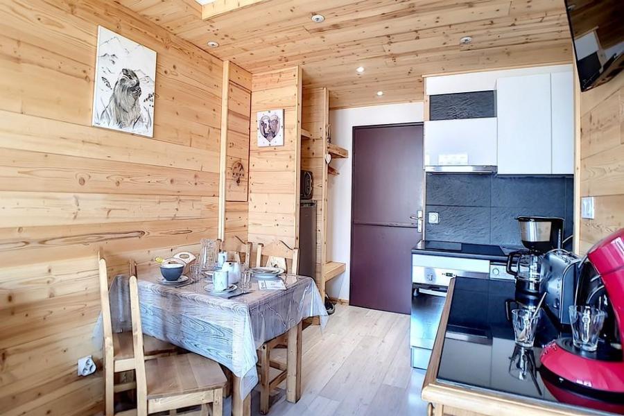 Rent in ski resort 2 room apartment 4 people (018) - La Résidence l'Orée des Pistes - Les Menuires - Living room