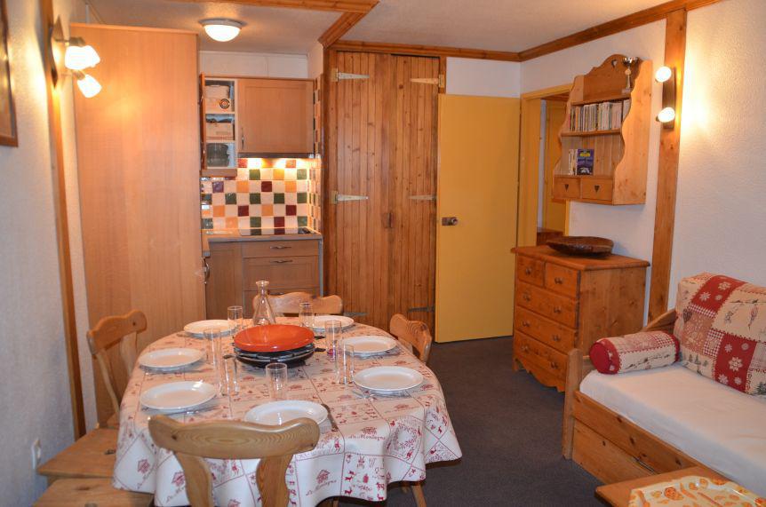 Rent in ski resort 2 room apartment 4 people (R10) - La Résidence Lac du Lou - Les Menuires - Dining area