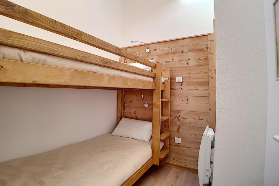Rent in ski resort 3 room duplex apartment 6 people (712) - La Résidence le Necou - Les Menuires - Bedroom