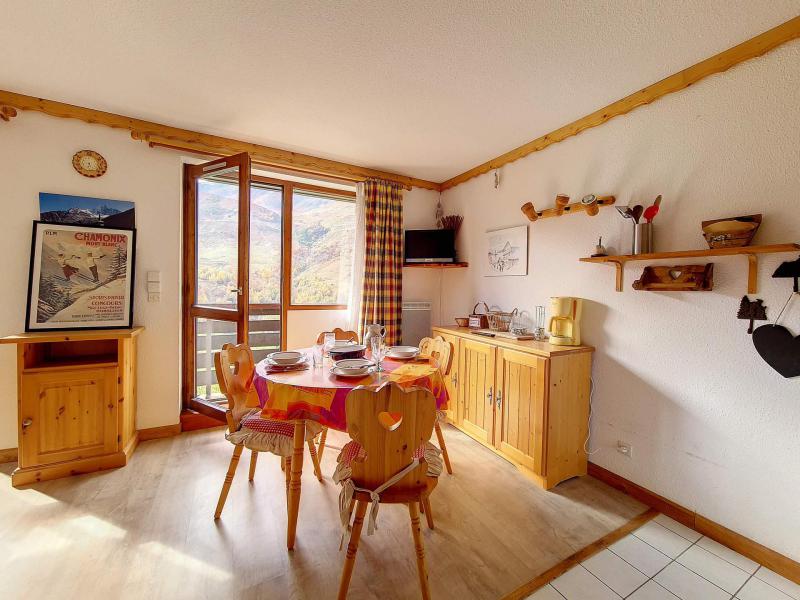 Rent in ski resort Studio cabin 4 people (321) - La Résidence le Sarvan - Les Menuires - Living room