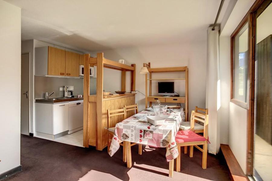 Rent in ski resort Studio cabin 4 people (411) - La Résidence le Sarvan - Les Menuires - Living room