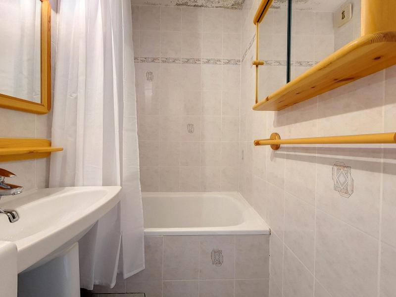 Location au ski Studio cabine 4 personnes (321) - La Résidence le Sarvan - Les Menuires - Salle de bain