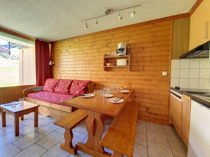 Rent in ski resort Studio cabin 4 people (225) - La Résidence le Villaret - Les Menuires - Living room