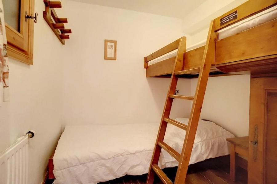 Rent in ski resort 3 room apartment 6 people (11) - La Résidence les Alpages de Reberty - Les Menuires - Bedroom