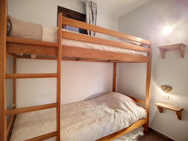 Rent in ski resort 2 room apartment cabin 6 people (B1) - La Résidence les Balcons d'Olympie - Les Menuires - Bedroom
